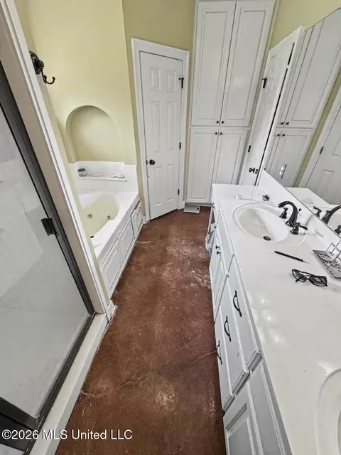 Bath - 19 Sara Ln, Natchez, MS 39120 photo 3 of 4