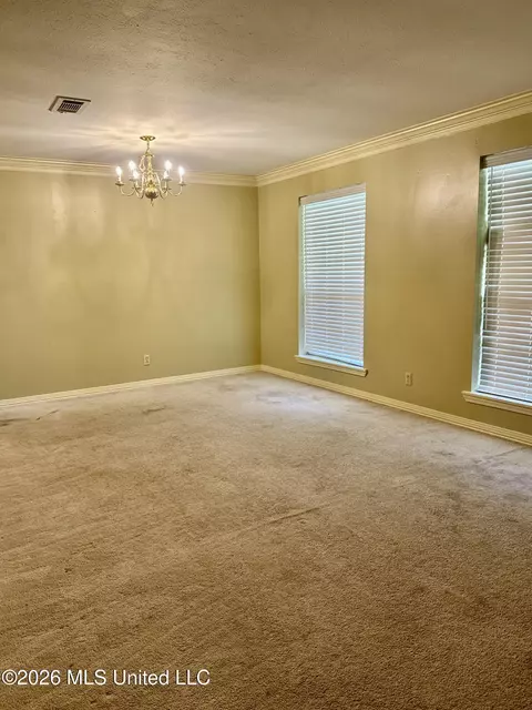 Living - 104 Arrowhead Dr, Natchez, MS 39120 photo 5 of 5