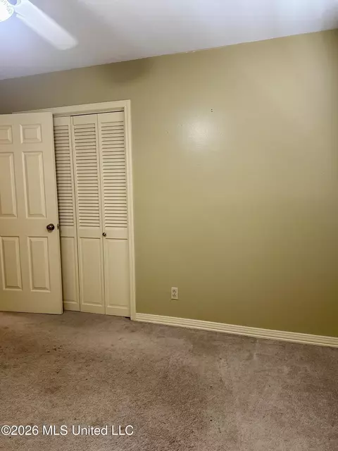 Bedroom - 104 Arrowhead Dr, Natchez, MS 39120 photo 5 of 6