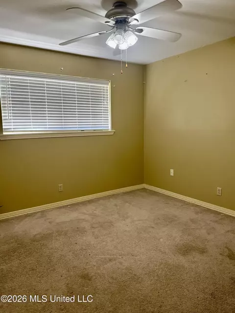 Bedroom - 104 Arrowhead Dr, Natchez, MS 39120 photo 4 of 6