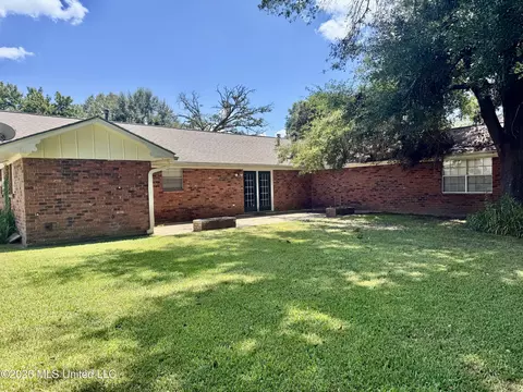 Exterior - 104 Arrowhead Dr, Natchez, MS 39120 photo 2 of 2