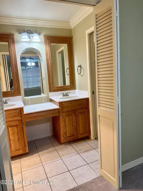Bath - 104 Arrowhead Dr, Natchez, MS 39120 photo 5 of 6