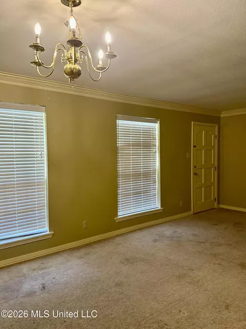 Living - 104 Arrowhead Dr, Natchez, MS 39120 photo 4 of 5