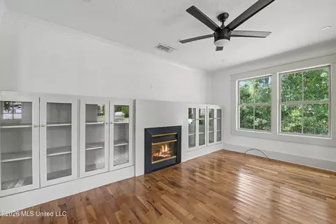Living - 7101 Wayne Ln, Biloxi, MS 39532 photo 1 of 1