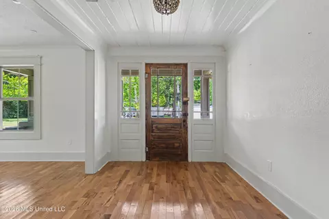 Entry Way - 7101 Wayne Ln, Biloxi, MS 39532 photo 1 of 3