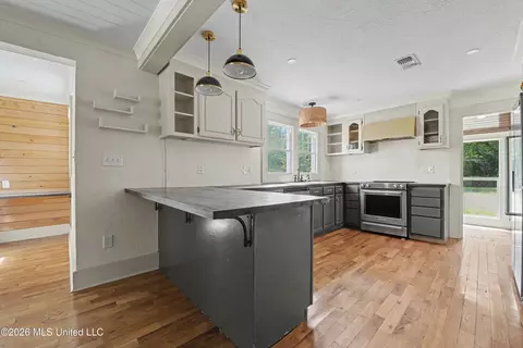 Kitchen - 7101 Wayne Ln, Biloxi, MS 39532 photo 1 of 3