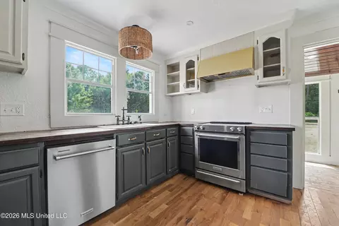 Kitchen - 7101 Wayne Ln, Biloxi, MS 39532 photo 2 of 3