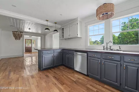 Kitchen - 7101 Wayne Ln, Biloxi, MS 39532 photo 3 of 3