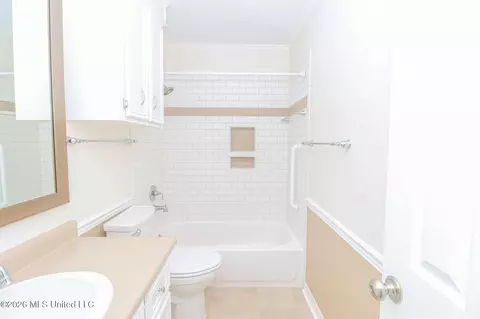 Bath - 37 Sunline Dr, Brandon, MS 39042 photo 6 of 8