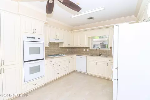 Kitchen - 37 Sunline Dr, Brandon, MS 39042 photo 1 of 4