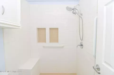 Bath - 37 Sunline Dr, Brandon, MS 39042 photo 5 of 8