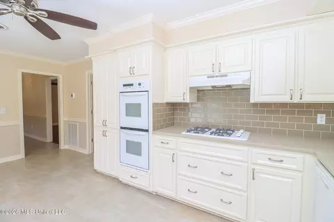 Kitchen - 37 Sunline Dr, Brandon, MS 39042 photo 2 of 4