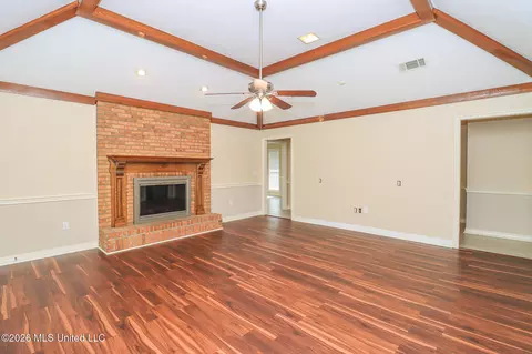 Living - 37 Sunline Dr, Brandon, MS 39042 photo 4 of 5