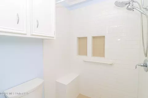 Bath - 37 Sunline Dr, Brandon, MS 39042 photo 4 of 8