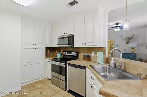 Kitchen - 407 Pine Ridge Rd, Florence, MS 39073 photo 2 of 3