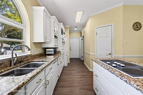 Entry Way - 56135 E Diamondhead Dr, Diamondhead, MS 39525 photo 3 of 3