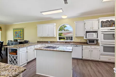 Kitchen - 56135 E Diamondhead Dr, Diamondhead, MS 39525 photo 3 of 5