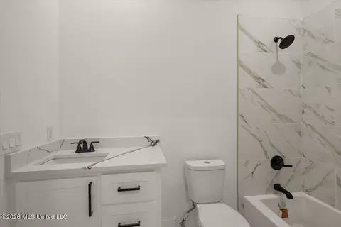 Bath - 304 Millcreek Dr, Brandon, MS 39047 photo 3 of 3