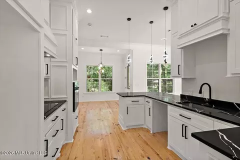 Kitchen - 304 Millcreek Dr, Brandon, MS 39047 photo 2 of 3