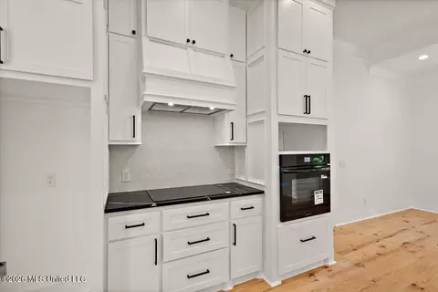 Kitchen - 304 Millcreek Dr, Brandon, MS 39047 photo 3 of 3