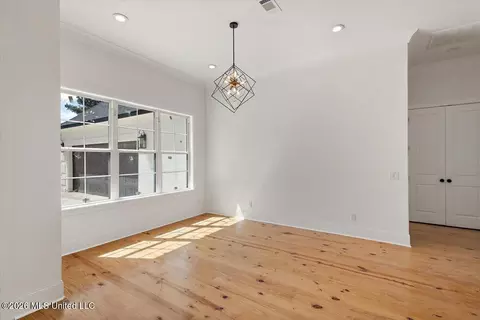 Living - 304 Millcreek Dr, Brandon, MS 39047 photo 2 of 3