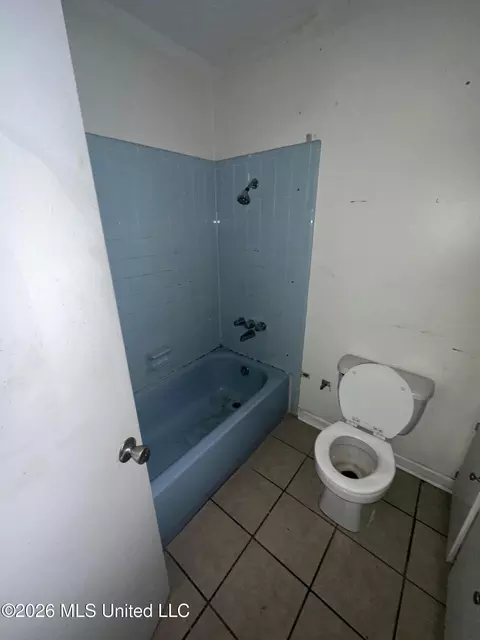 Bath - 1746 Dorgan St, Jackson, MS 39204 photo 2 of 4