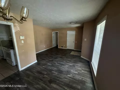 Living - 1746 Dorgan St, Jackson, MS 39204 photo 2 of 4