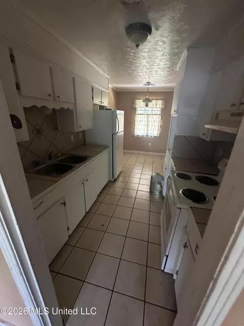 Kitchen - 1746 Dorgan St, Jackson, MS 39204 photo 2 of 3