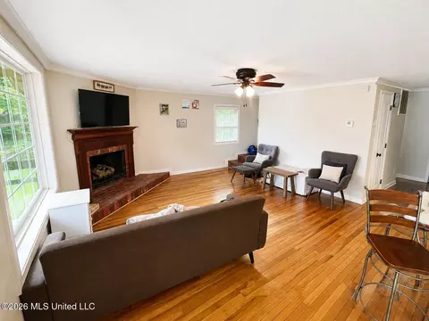 Living - 3256 Monans Rill Cv, Hernando, MS 38632 photo 2 of 3