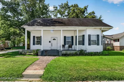 1108 Live Oak Ave, Pascagoula, MS 39567