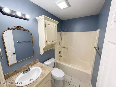 Bath - 3060 Windwood Cir, Flowood, MS 39232 photo 3 of 3