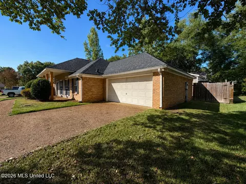 Exterior - 3060 Windwood Cir, Flowood, MS 39232 photo 3 of 7