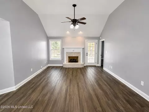 Living - 3060 Windwood Cir, Flowood, MS 39232 photo 3 of 4