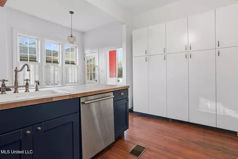 Kitchen - 801 Arlington St, Jackson, MS 39202 photo 5 of 6