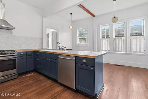 Kitchen - 801 Arlington St, Jackson, MS 39202 photo 4 of 6