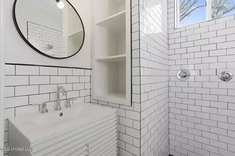 Bath - 801 Arlington St, Jackson, MS 39202 photo 3 of 3
