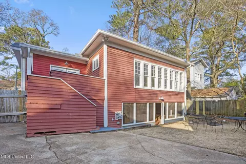 Exterior - 801 Arlington St, Jackson, MS 39202 photo 6 of 9