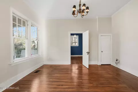 Living - 801 Arlington St, Jackson, MS 39202 photo 4 of 6