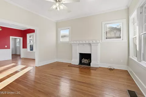 Living - 801 Arlington St, Jackson, MS 39202 photo 1 of 6