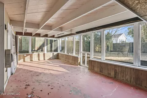 Exterior - 801 Arlington St, Jackson, MS 39202 photo 5 of 9