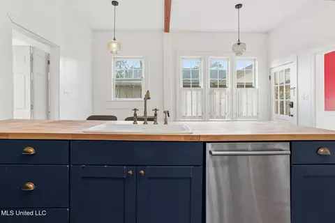 Kitchen - 801 Arlington St, Jackson, MS 39202 photo 6 of 6