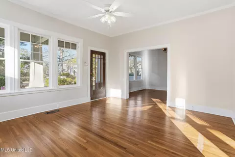 Living - 801 Arlington St, Jackson, MS 39202 photo 3 of 6