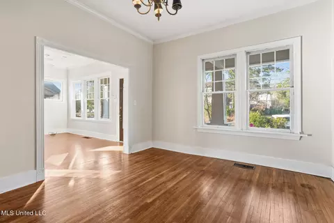 Living - 801 Arlington St, Jackson, MS 39202 photo 5 of 6