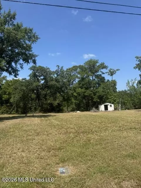 11044 Lake Dr, Bay Saint Louis, MS 39520