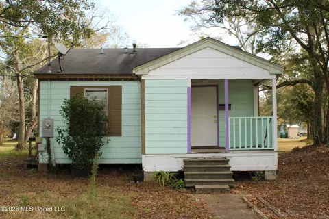 2010 12th St, Pascagoula, MS 39567