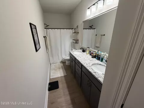 Bath - 857 Ahoy Dr, Biloxi, MS 39532 photo 1 of 2