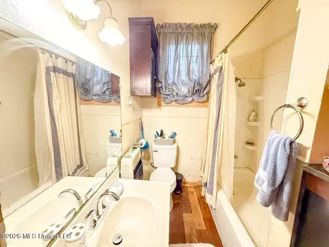 Bath - 703 Avenue E, Mccomb, MS 39648 photo 1 of 2