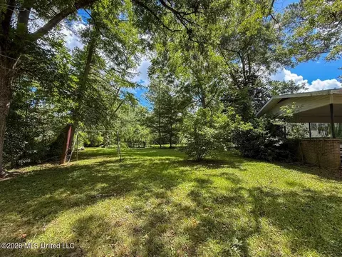 Exterior - 703 Avenue E, Mccomb, MS 39648 photo 5 of 9