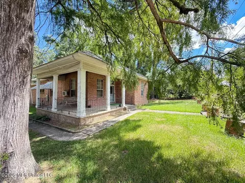 Exterior - 703 Avenue E, Mccomb, MS 39648 photo 2 of 9