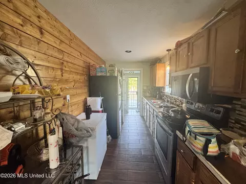 Entry Way - 3622 Bailey Ave, Jackson, MS 39213 photo 1 of 2